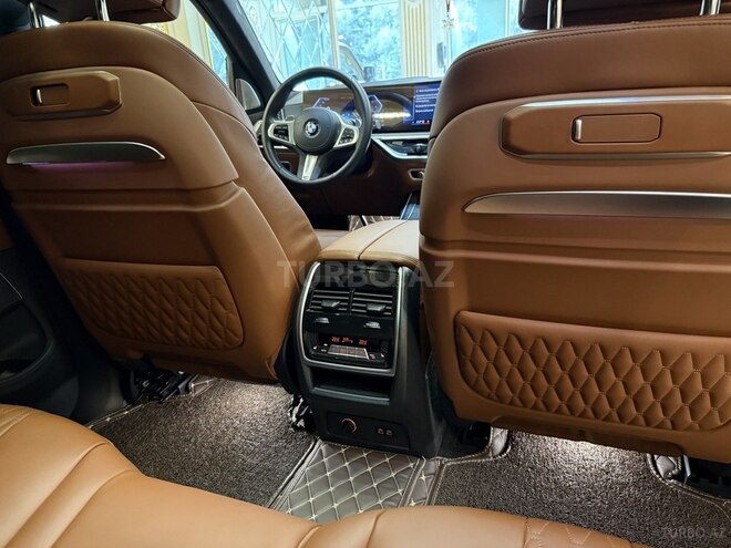 BMW X7-15