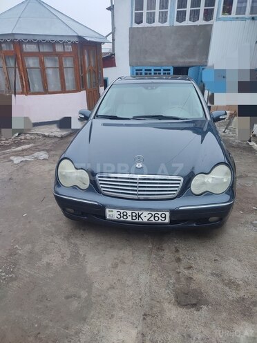 Mercedes C 200 2002, 300,000 km - 2.0 l - Qusar