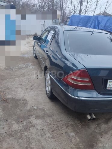 Mercedes C 200 2002, 300,000 km - 2.0 l - Qusar