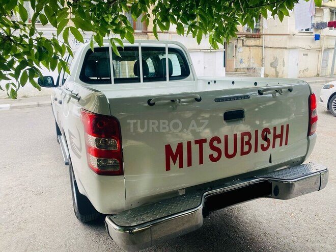 Mitsubishi L200 2016, 270,000 km - 2.5 l - Bakı
