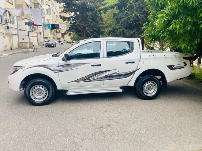 Mitsubishi L200 2016, 270,000 km - 2.5 l - Bakı
