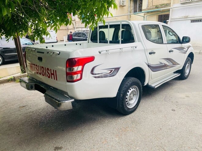 Mitsubishi L200 2016, 270,000 km - 2.5 l - Bakı