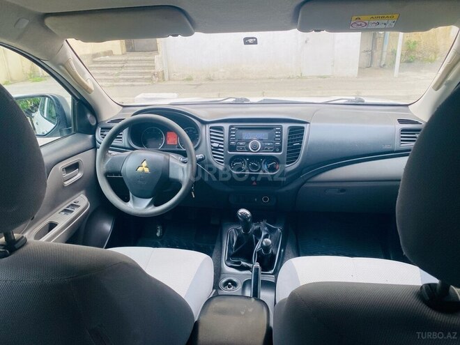 Mitsubishi L200 2016, 270,000 km - 2.5 l - Bakı