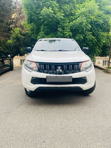 Mitsubishi L200 2016, 270,000 km - 2.5 l - Bakı