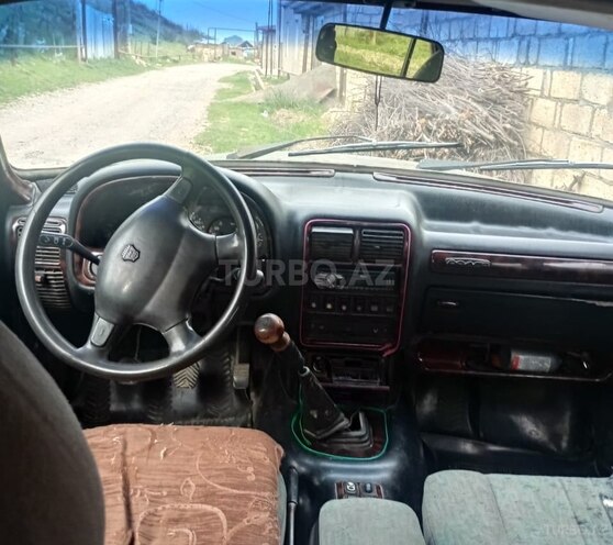 GAZ 3110 2003, 300,000 km - 2.3 l - Quba