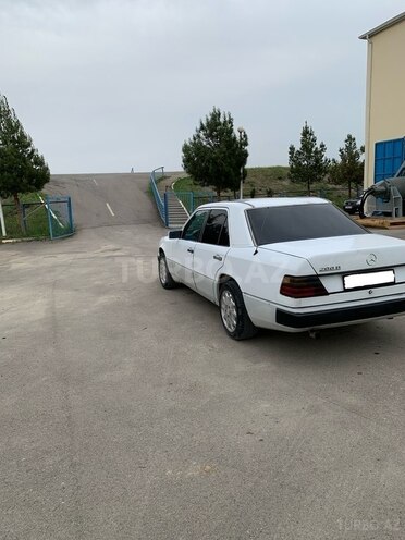 Mercedes E 200 d 1993, 423,112 km - 2.0 l - Sabirabad
