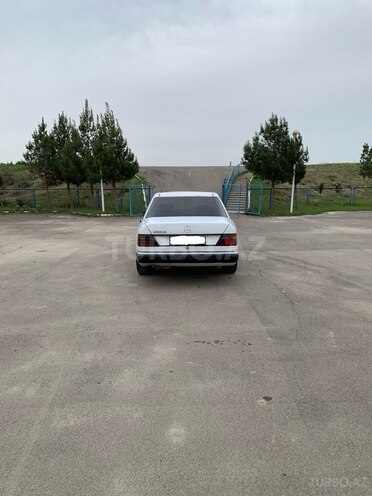 Mercedes E 200 d 1993, 423,112 km - 2.0 l - Sabirabad
