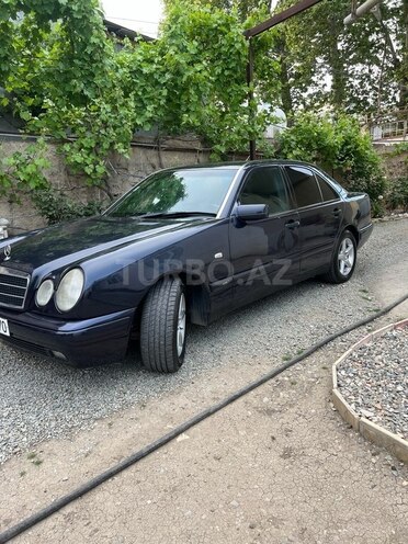 Mercedes E 200 1996, 258,000 km - 2.0 l - Gəncə