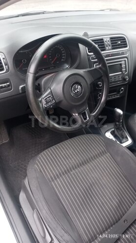 Volkswagen Polo 2013, 270,000 km - 1.6 l - Bakı