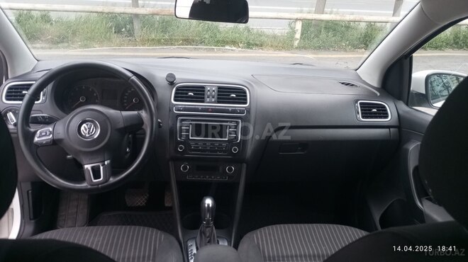 Volkswagen Polo 2013, 270,000 km - 1.6 l - Bakı