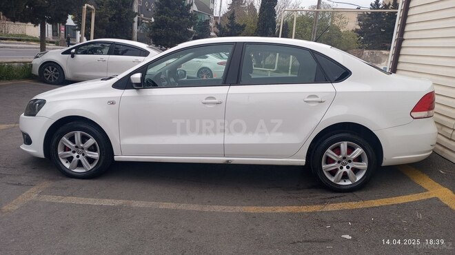Volkswagen Polo 2013, 270,000 km - 1.6 l - Bakı
