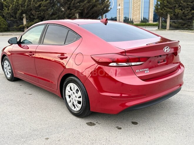 Hyundai Elantra-4