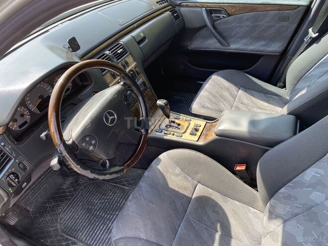 Mercedes E 240 2000, 280,000 km - 2.6 l - Gəncə