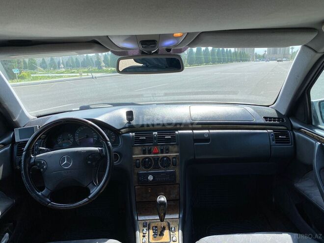Mercedes E 240 2000, 280,000 km - 2.6 l - Gəncə