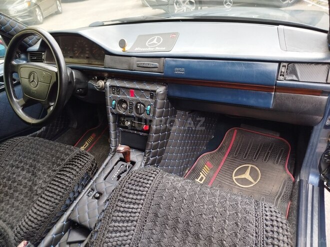 Mercedes E 220 1993, 306,494 km - 2.2 л - Bakı