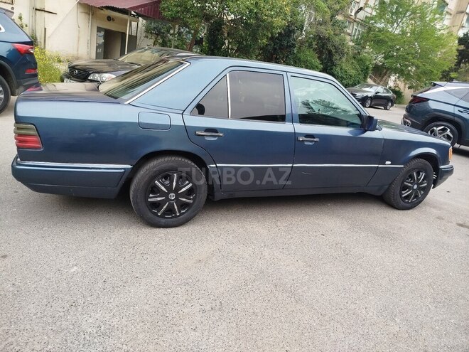 Mercedes E 220 1993, 306,494 km - 2.2 л - Bakı