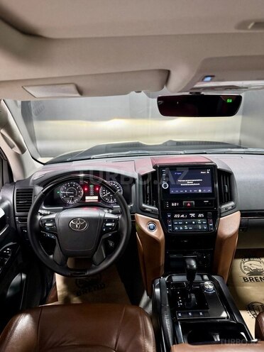 Toyota Land Cruiser-12