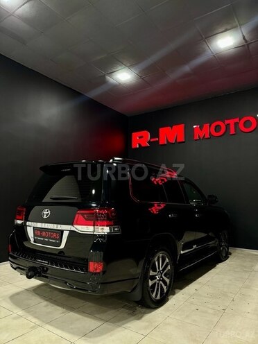 Toyota Land Cruiser-10