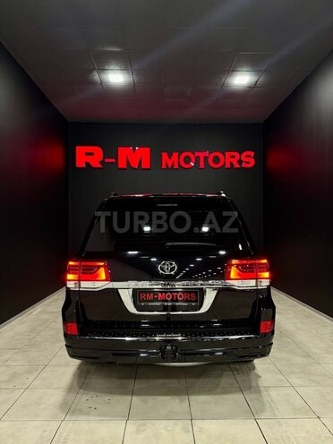 Toyota Land Cruiser-6