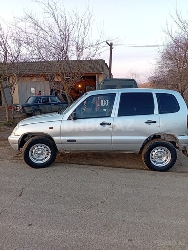 Chevrolet Niva 2007, 180,000 km - 1.7 l - Biləsuvar