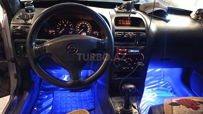 Opel Astra 1999, 250,000 km - 1.6 l - Ucar
