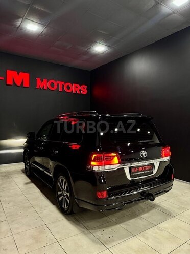 Toyota Land Cruiser-8