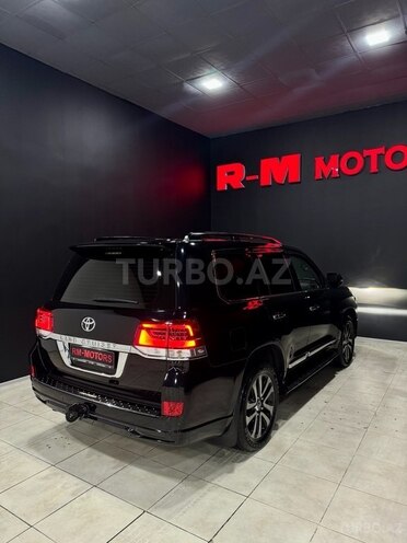 Toyota Land Cruiser-7