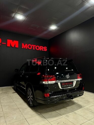 Toyota Land Cruiser-11