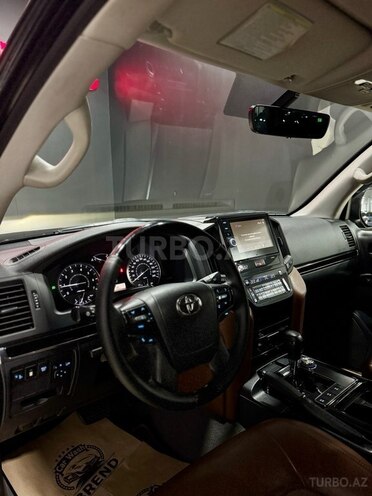 Toyota Land Cruiser-13
