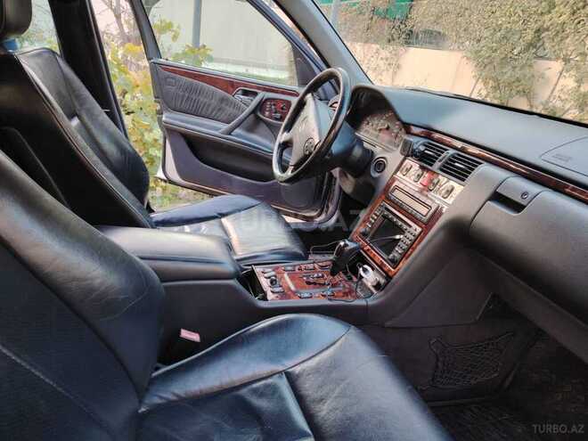 Mercedes E 280 2000, 292,000 km - 2.8 l - Bakı