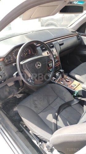 Mercedes E 220 d 1999, 631,324 km - 2.2 l - Beyləqan