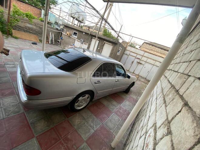 Mercedes E 240 1998, 433,000 km - 2.4 l - Bərdə