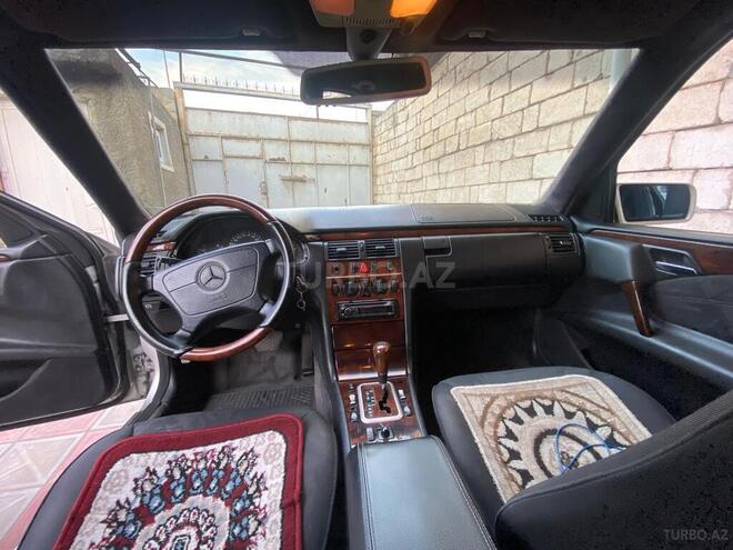 Mercedes E 240 1998, 433,000 km - 2.4 l - Bərdə