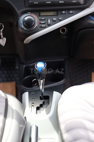 Toyota Prius C 2012, 288,716 km - 1.5 l - Bakı