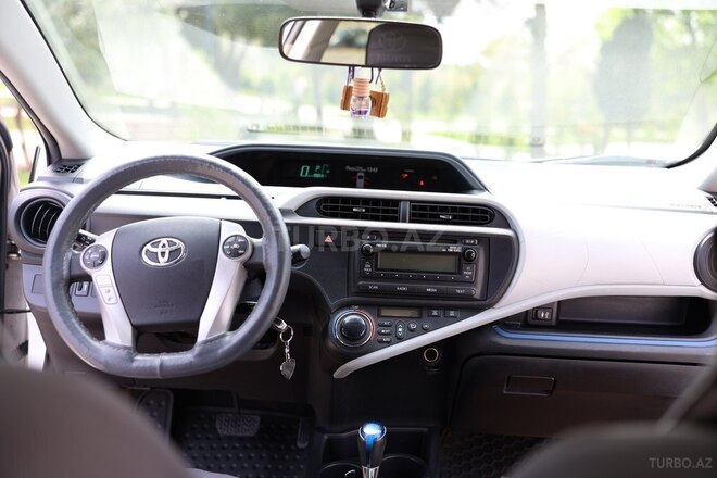 Toyota Prius C 2012, 288,716 km - 1.5 l - Bakı