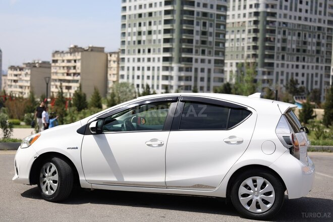 Toyota Prius C 2012, 288,716 km - 1.5 l - Bakı
