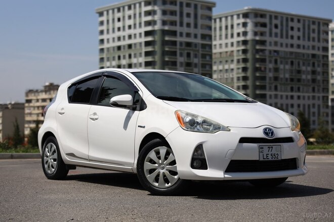 Toyota Prius C 2012, 288,716 km - 1.5 l - Bakı