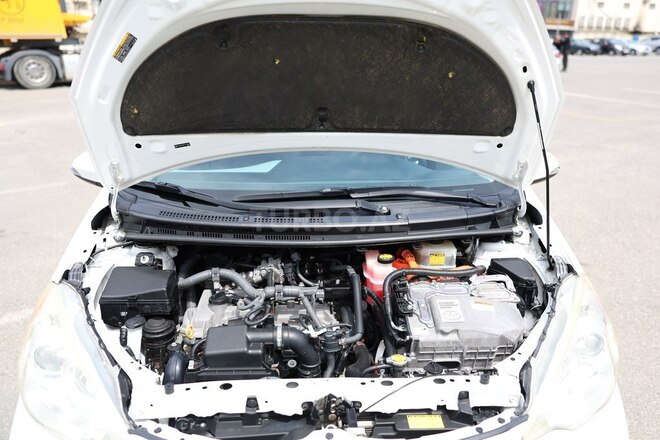 Toyota Prius C 2012, 288,716 km - 1.5 l - Bakı