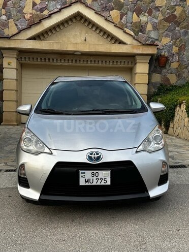 Toyota Prius C 2013, 182,500 km - 1.5 l - Bakı