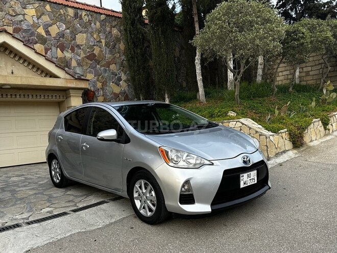 Toyota Prius C 2013, 182,500 km - 1.5 l - Bakı