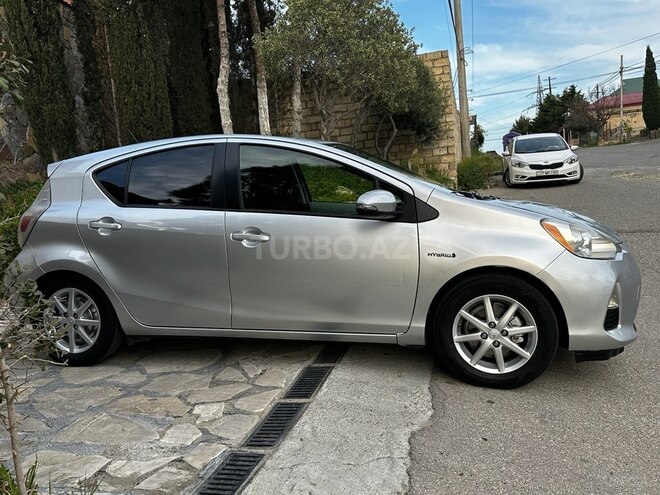 Toyota Prius C 2013, 182,500 km - 1.5 l - Bakı