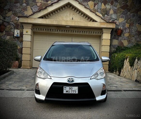 Toyota Prius C 2013, 182,500 km - 1.5 l - Bakı