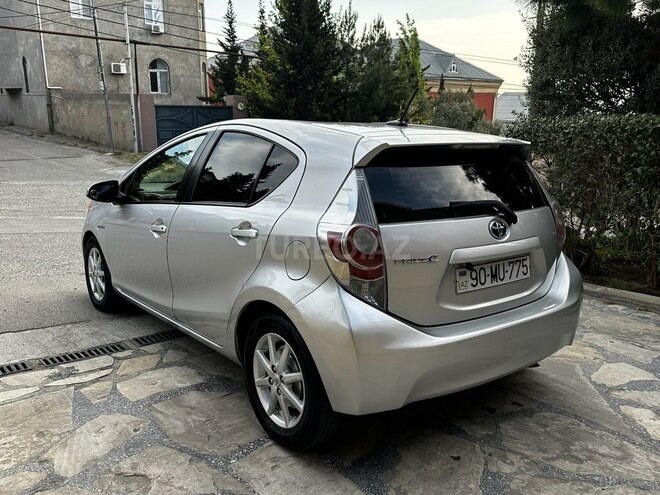 Toyota Prius C 2013, 182,500 km - 1.5 l - Bakı