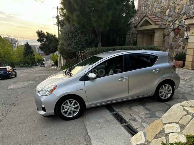 Toyota Prius C 2013, 182,500 km - 1.5 l - Bakı