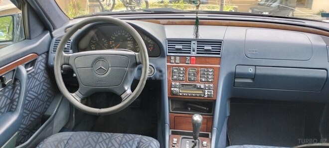 Mercedes E 200 1995, 382,000 km - 2.0 l - Bakı