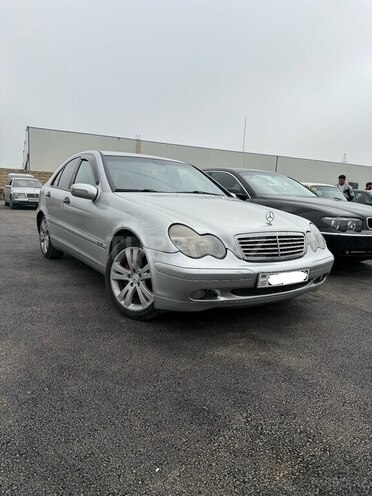 Mercedes C 220 d 2002, 325,480 km - 2.2 l - Bakı