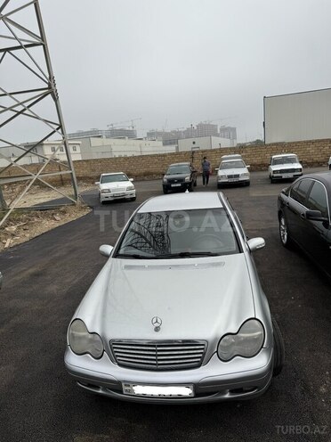 Mercedes C 220 d 2002, 325,480 km - 2.2 l - Bakı