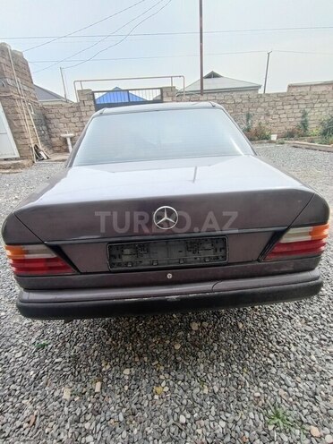 Mercedes C 250 1988, 352,279 km - 2.5 l - Bakı