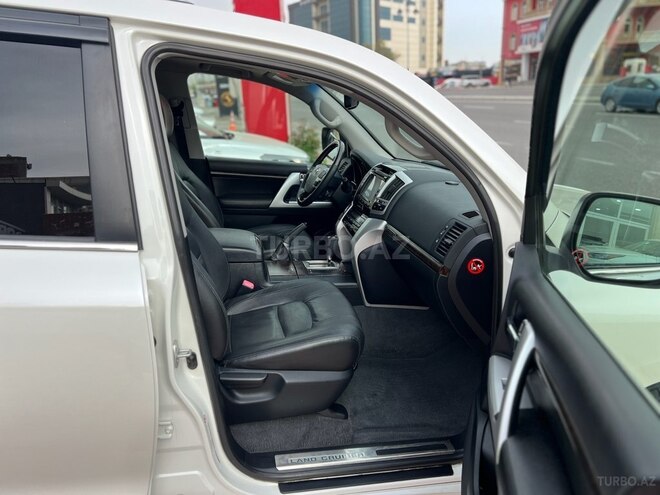 Toyota Land Cruiser-11