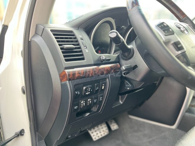 Toyota Land Cruiser-16